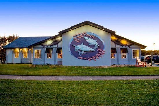 Mako's Beach Grille & Bar